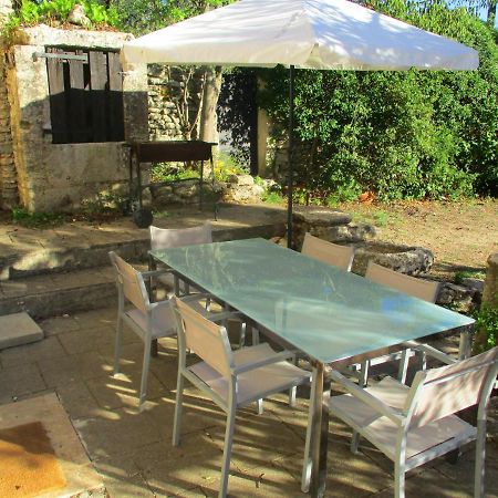 Le Mas Des Lilas Uzes Bagian luar foto