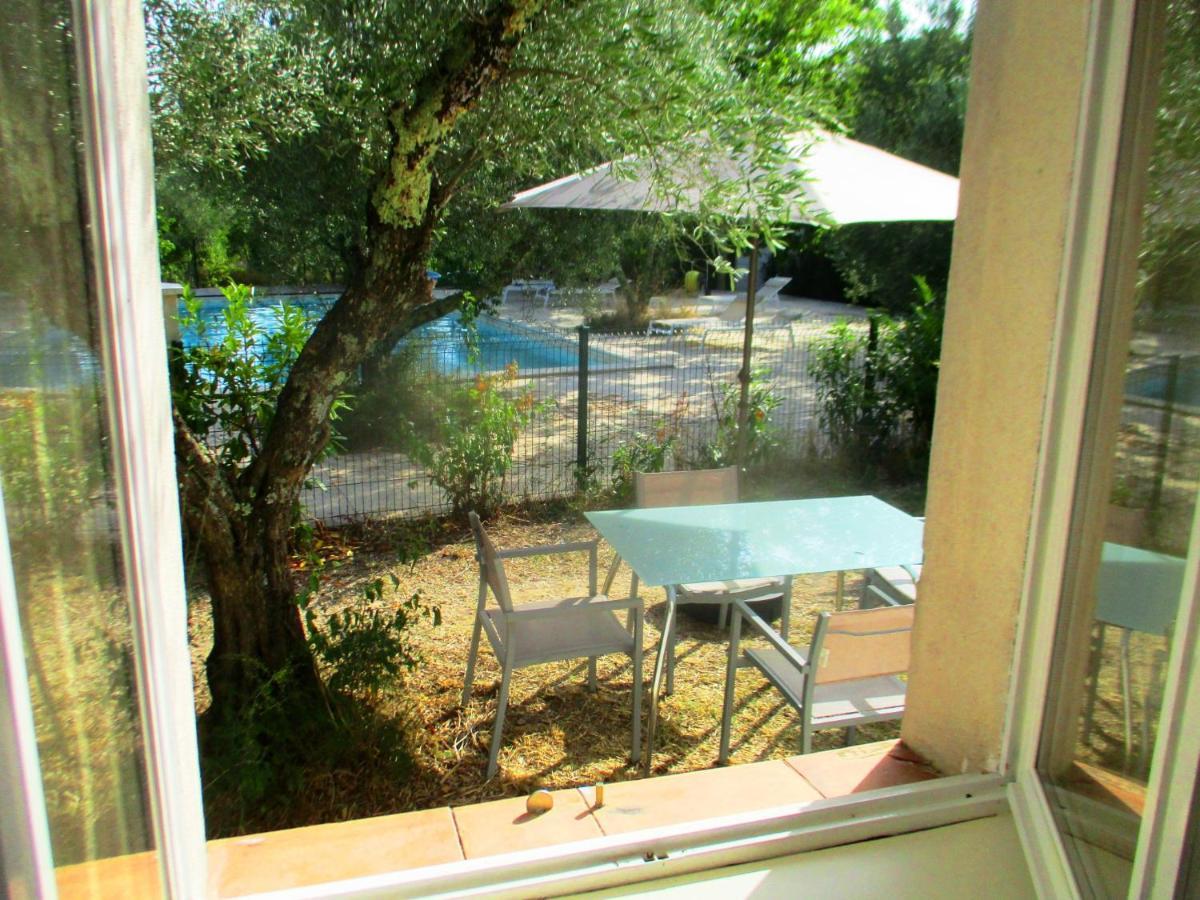 Le Mas Des Lilas Uzes Bagian luar foto
