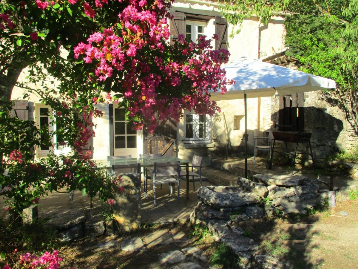 Le Mas Des Lilas Uzes Bagian luar foto