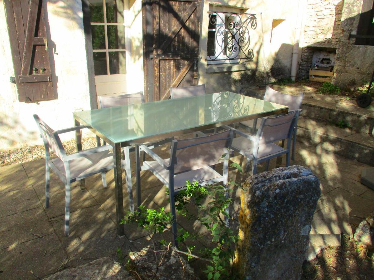 Le Mas Des Lilas Uzes Bagian luar foto