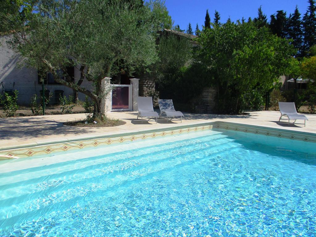 Le Mas Des Lilas Uzes Bagian luar foto