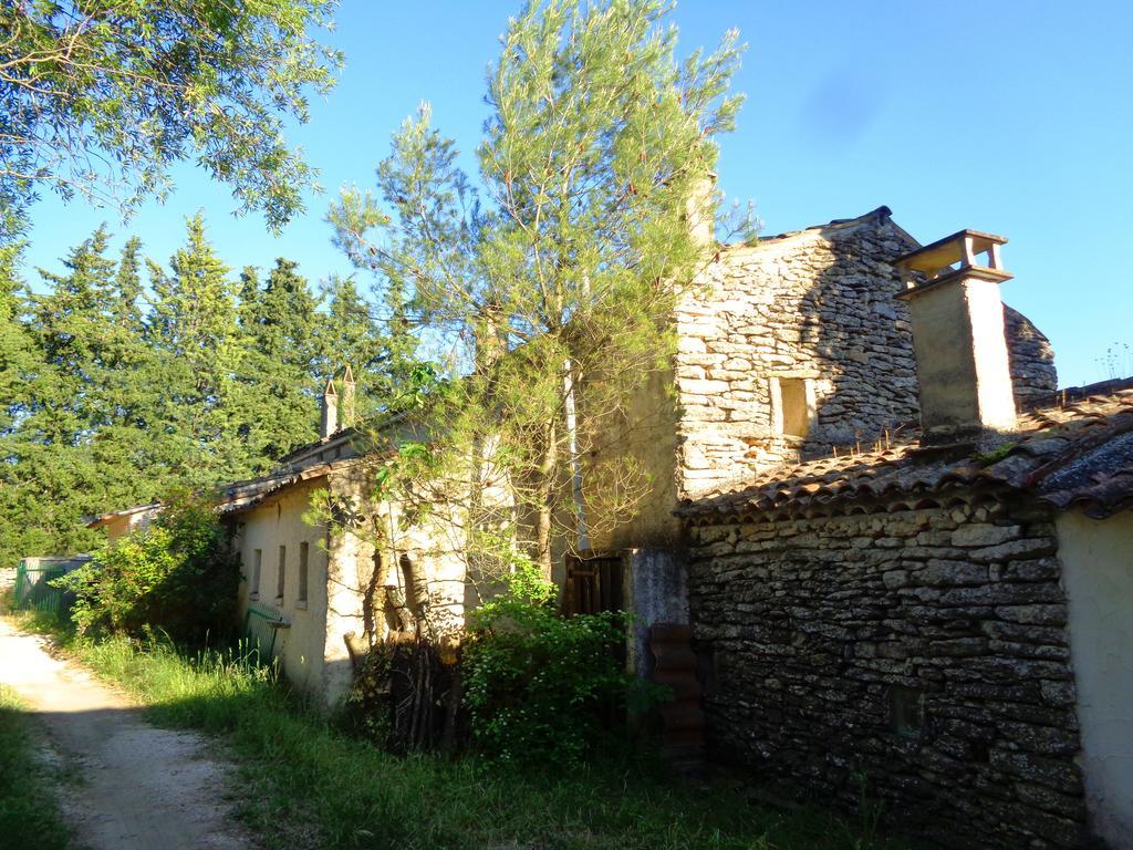 Le Mas Des Lilas Uzes Bagian luar foto