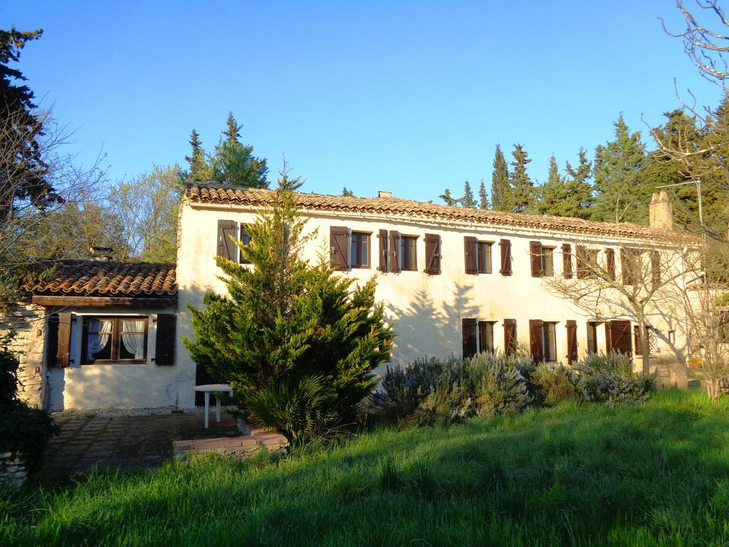 Le Mas Des Lilas Uzes Bagian luar foto