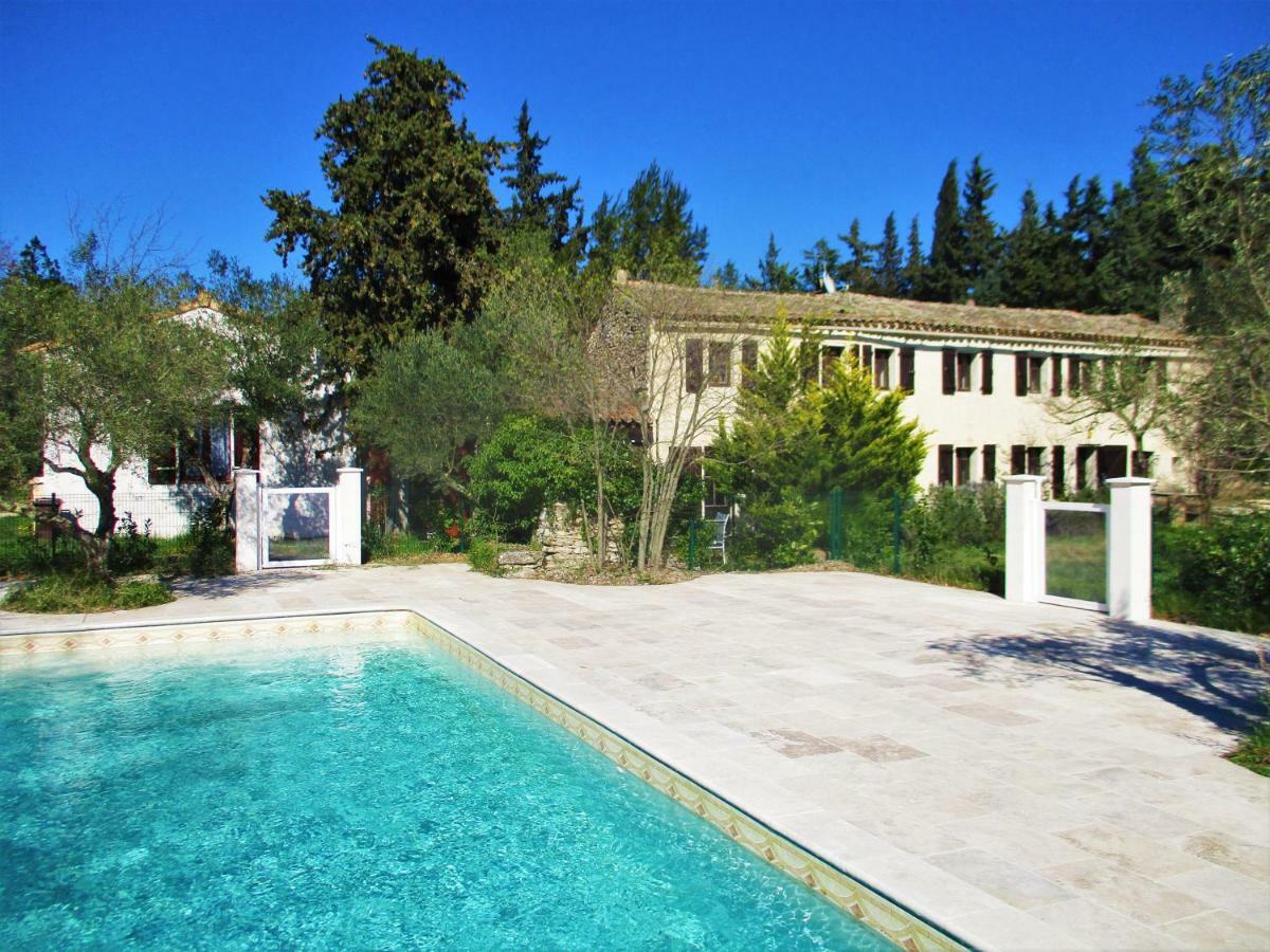 Le Mas Des Lilas Uzes Bagian luar foto