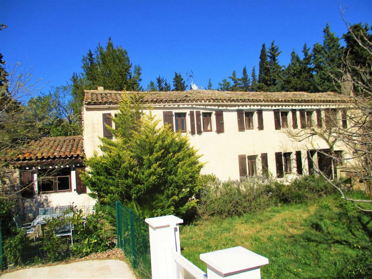 Le Mas Des Lilas Uzes Bagian luar foto
